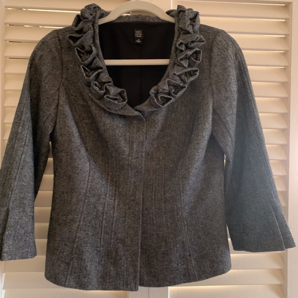 Saks Fifth Avenue Tweed Black & White Sz 4 Blazer Lovely Detailing Barely Worn